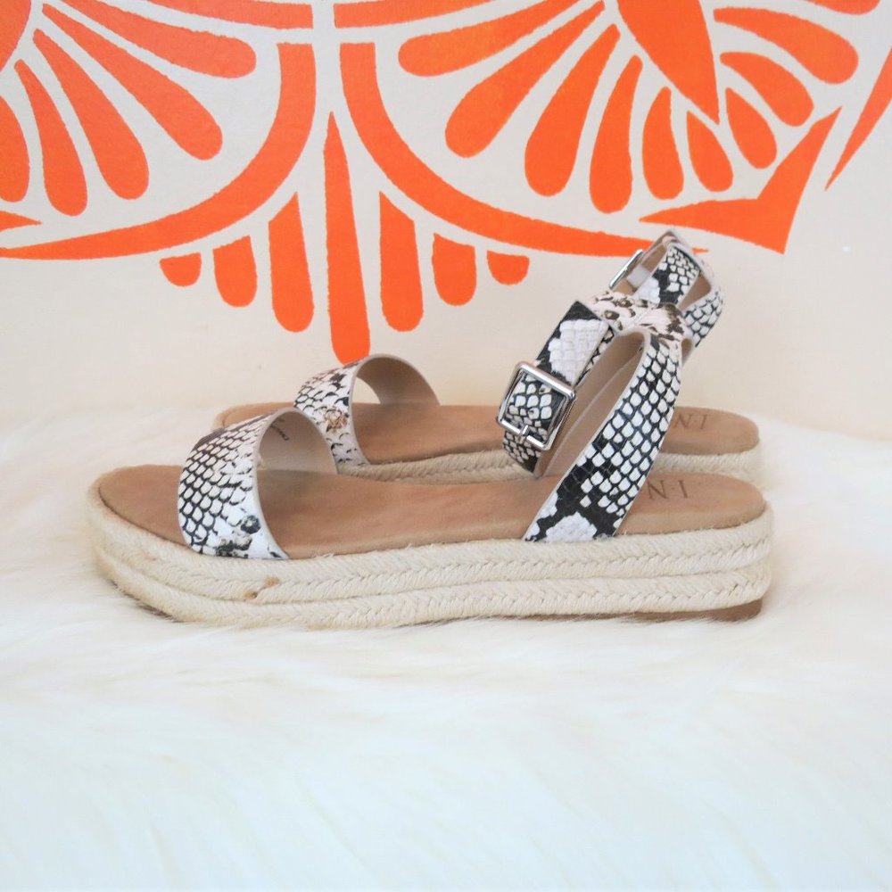 INC Valetta Faux Snake Open Toe Sandals 8M - Picture 2 of 4